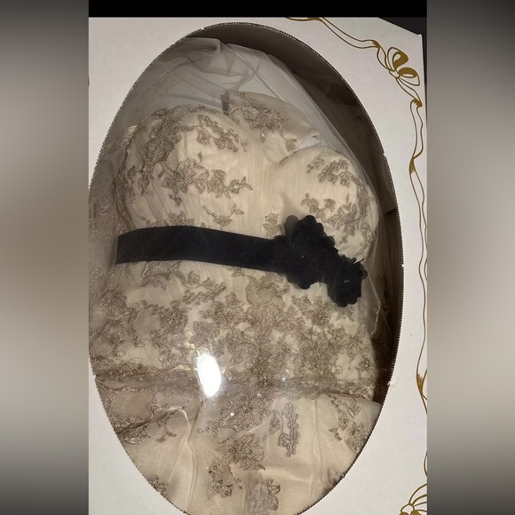 Wedding dress. Beautiful sparkly white and beige color - Picture 5 of 5